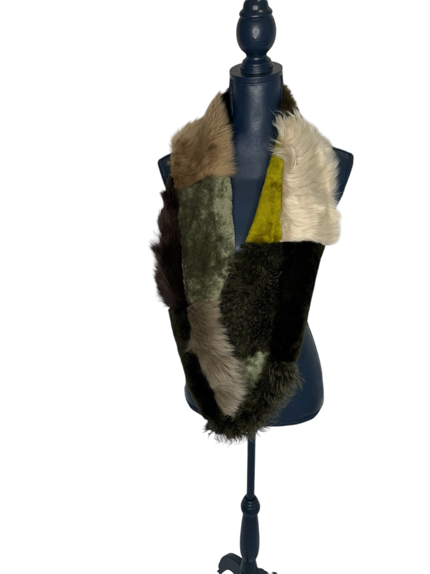 Bea Shearling Loop scarf in green