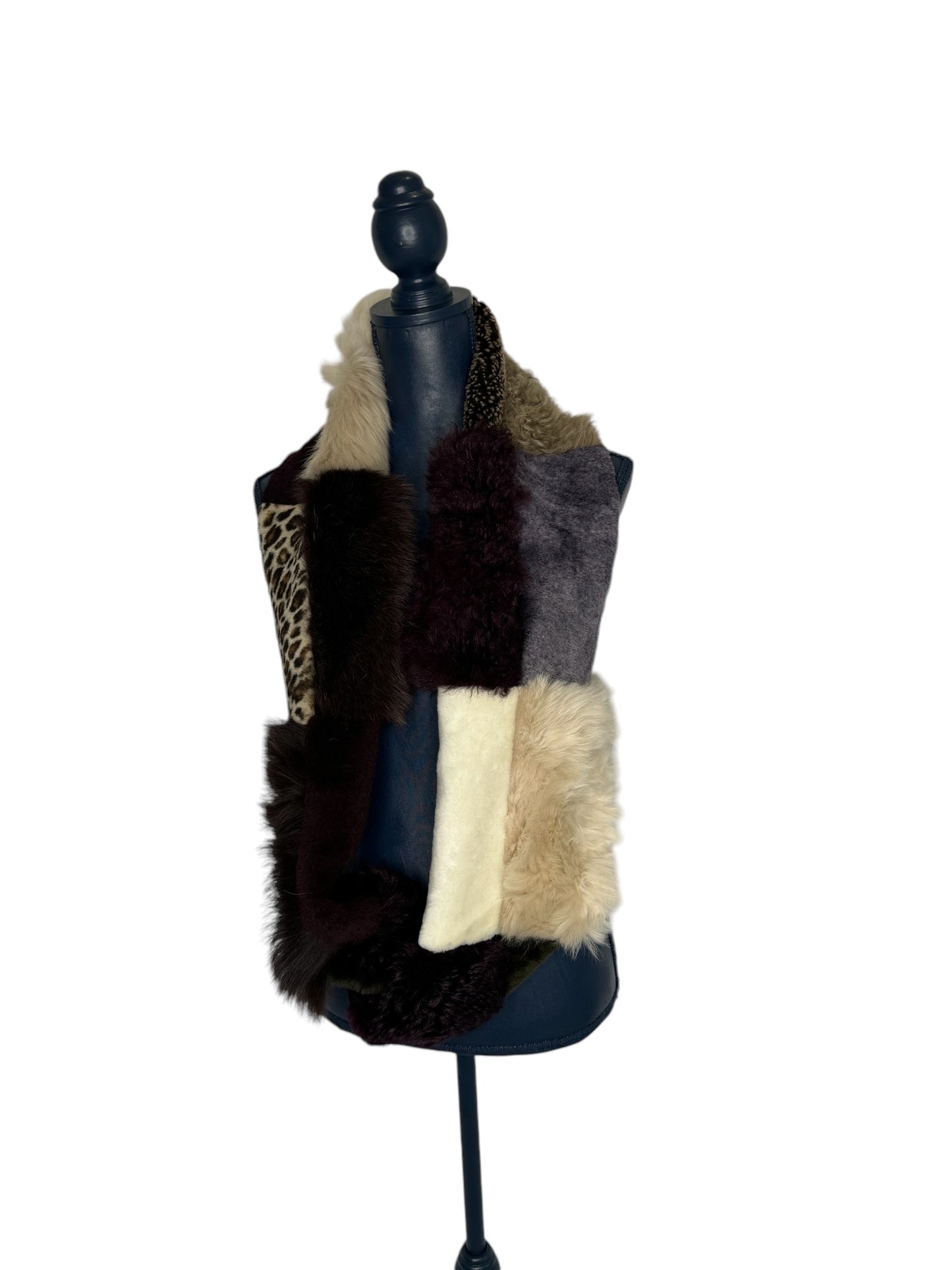 Bea Shearling Loop scarf in leopard