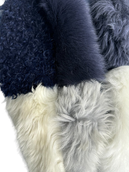 Bea Shearling Loop scarf in blue and white